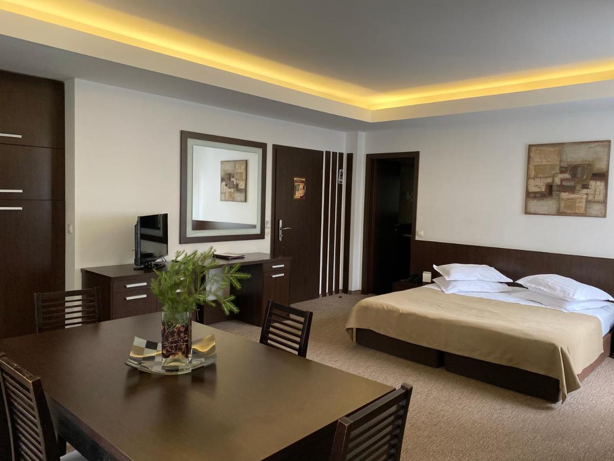 Hotel Smart 시나이아 외부 사진